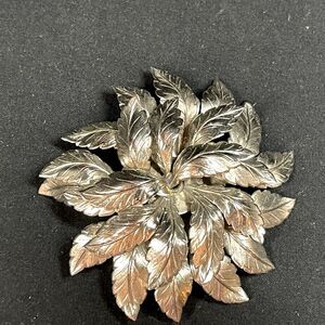 Leaf Pattern Round Brooch Silver Tone Vtg No Markings